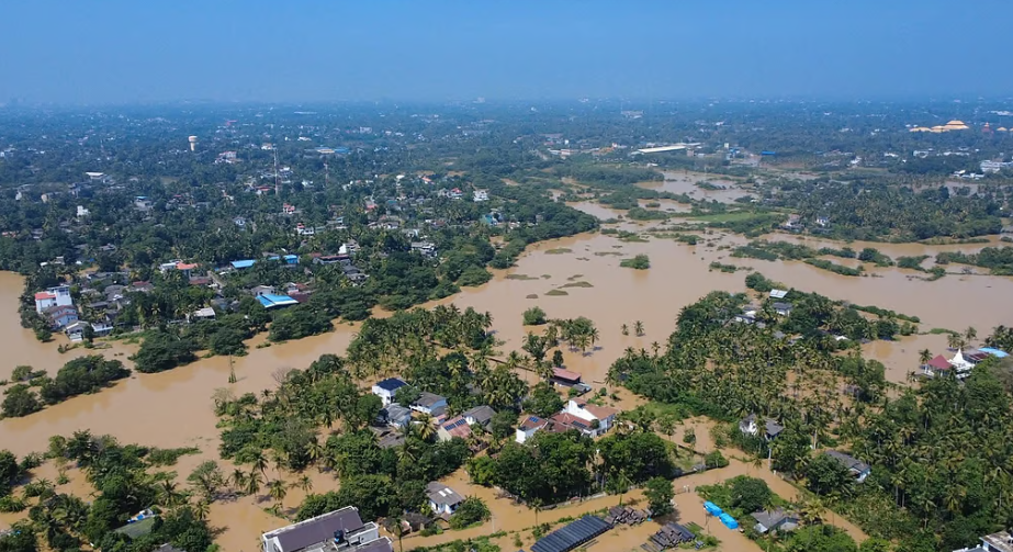 Sri Lanka counts cyclone cost as toll hits 465