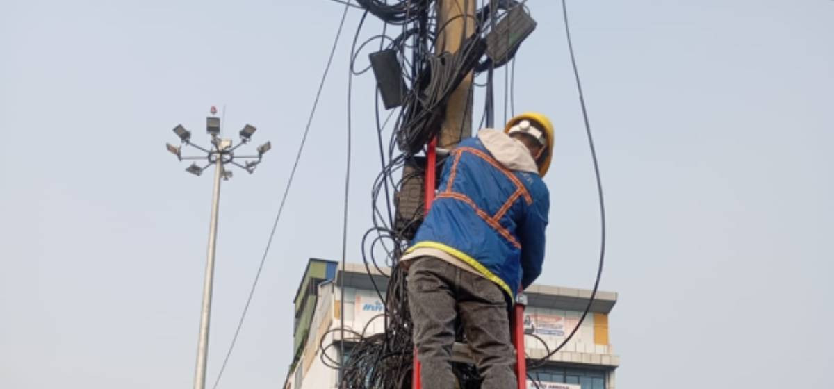 Bharatpur Begins Removing Unmanaged Electrical and Internet Wires